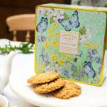 Farmhouse Biscuits English Garden Honey & Oat Tin